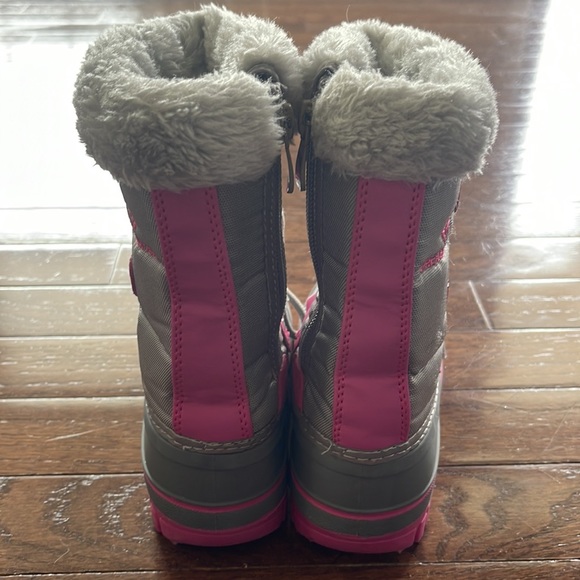 Girls Pink and Grey Snow Boots Size 9 Worn Twice - Picture 4 of 4